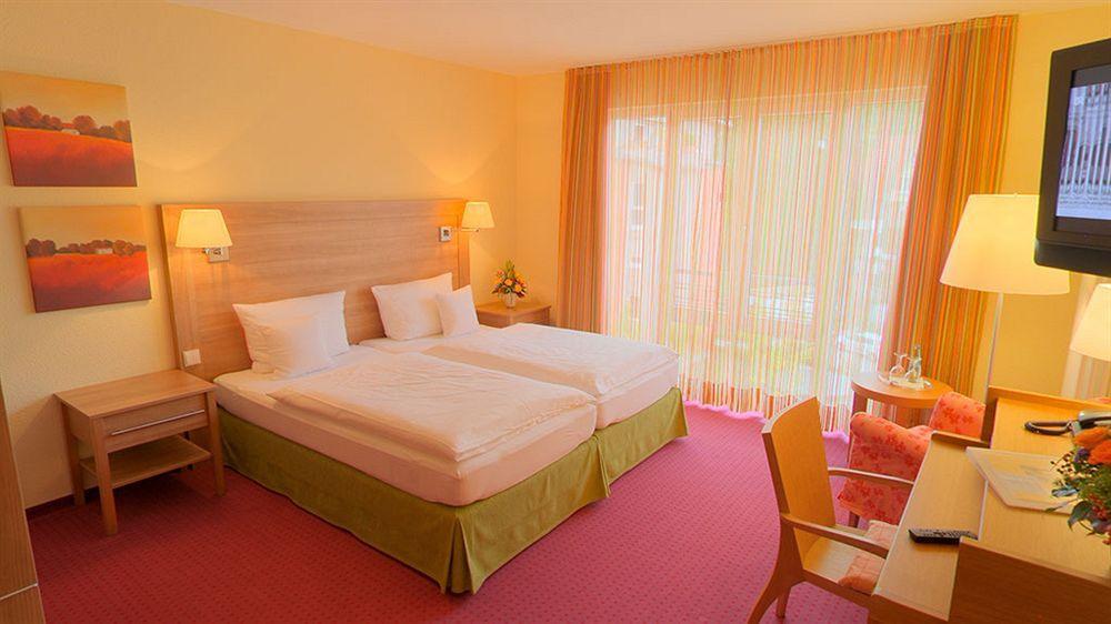 Hotel Harzer Am Kurpark Bad Herrenalb Exteriör bild